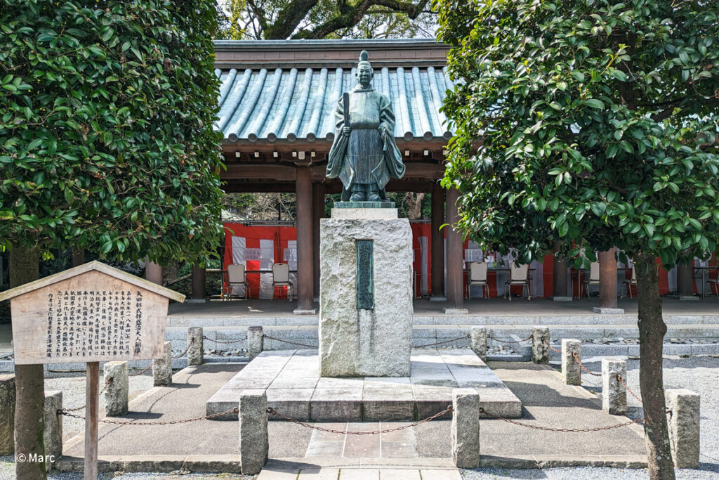 矢田部盛治の像