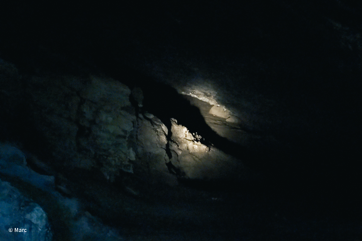 猪目洞窟の内部